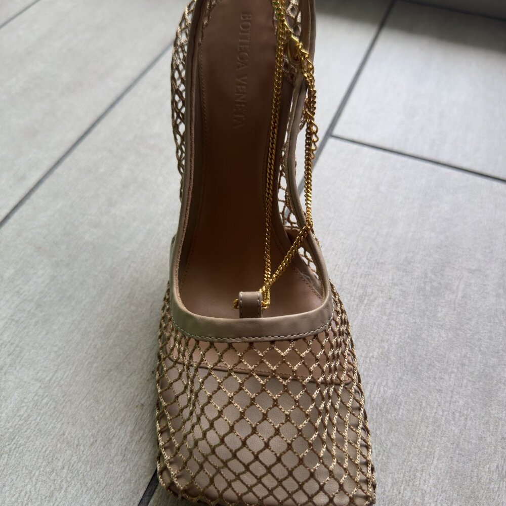 NWT BOTTEGA VENETA BEIGE STRETCH MESH PUMP - Picture 14 of 15